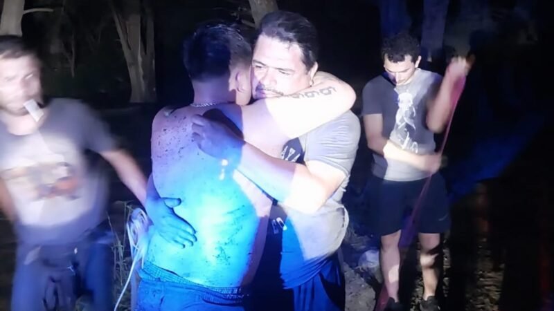 Rescatan a hombre arrastrado por corriente en Guadalupe