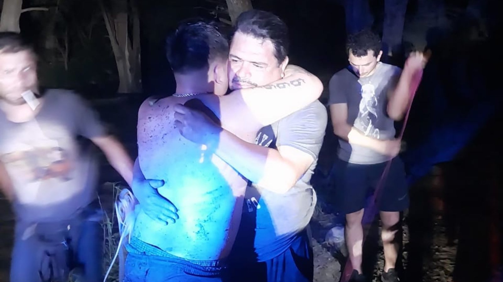 Rescatan a hombre arrastrado por corriente en Guadalupe