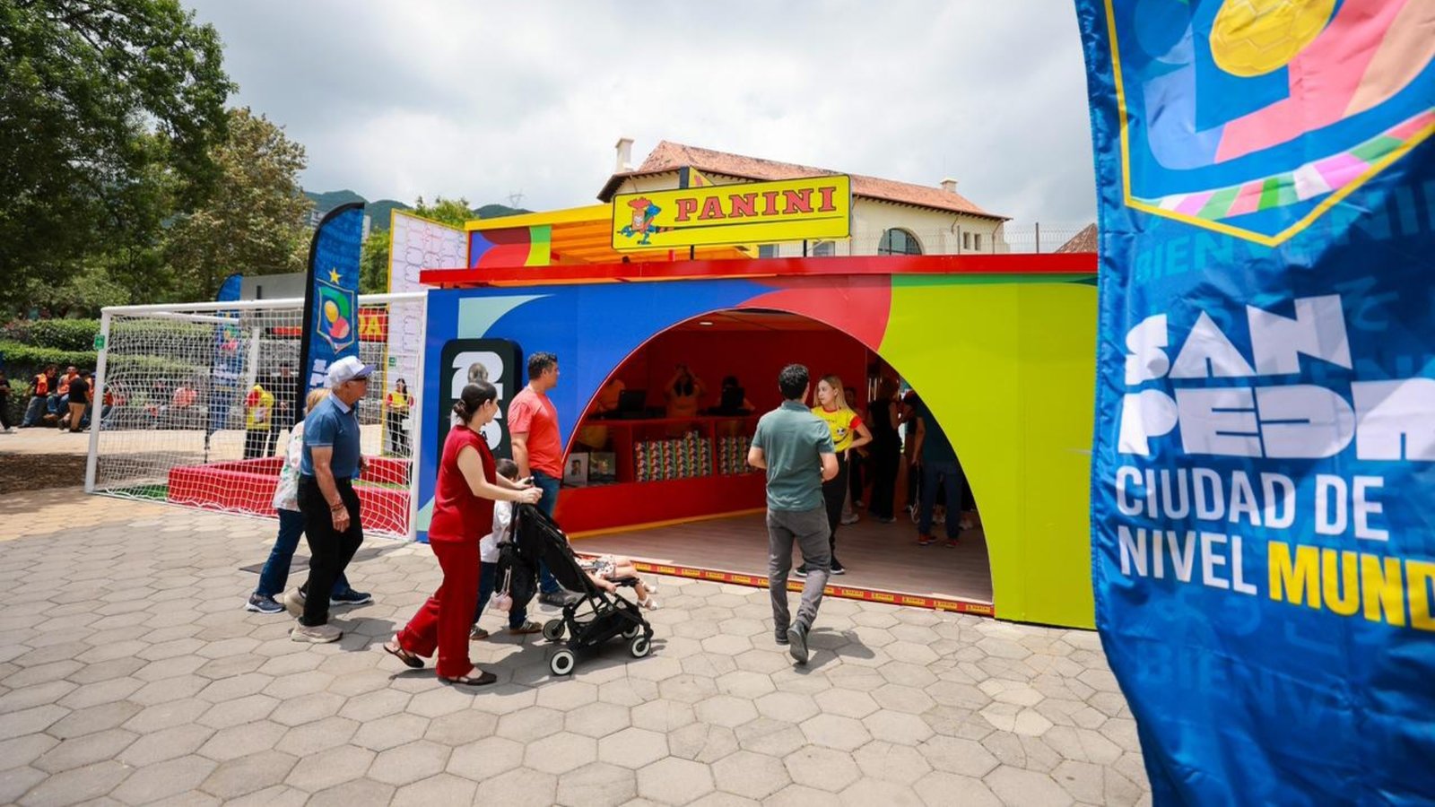 Inauguran Experiencia Panini en San Pedro rumbo al Mundial 2026