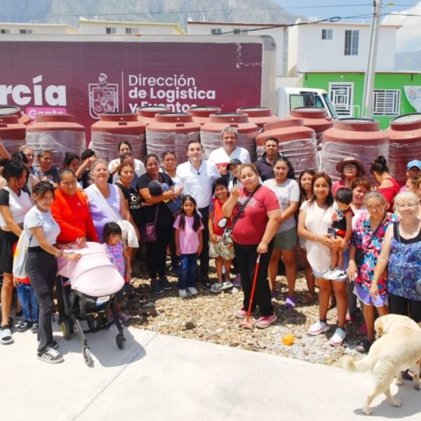 Manuel Guerra atiende crisis de agua en 17 colonias de García