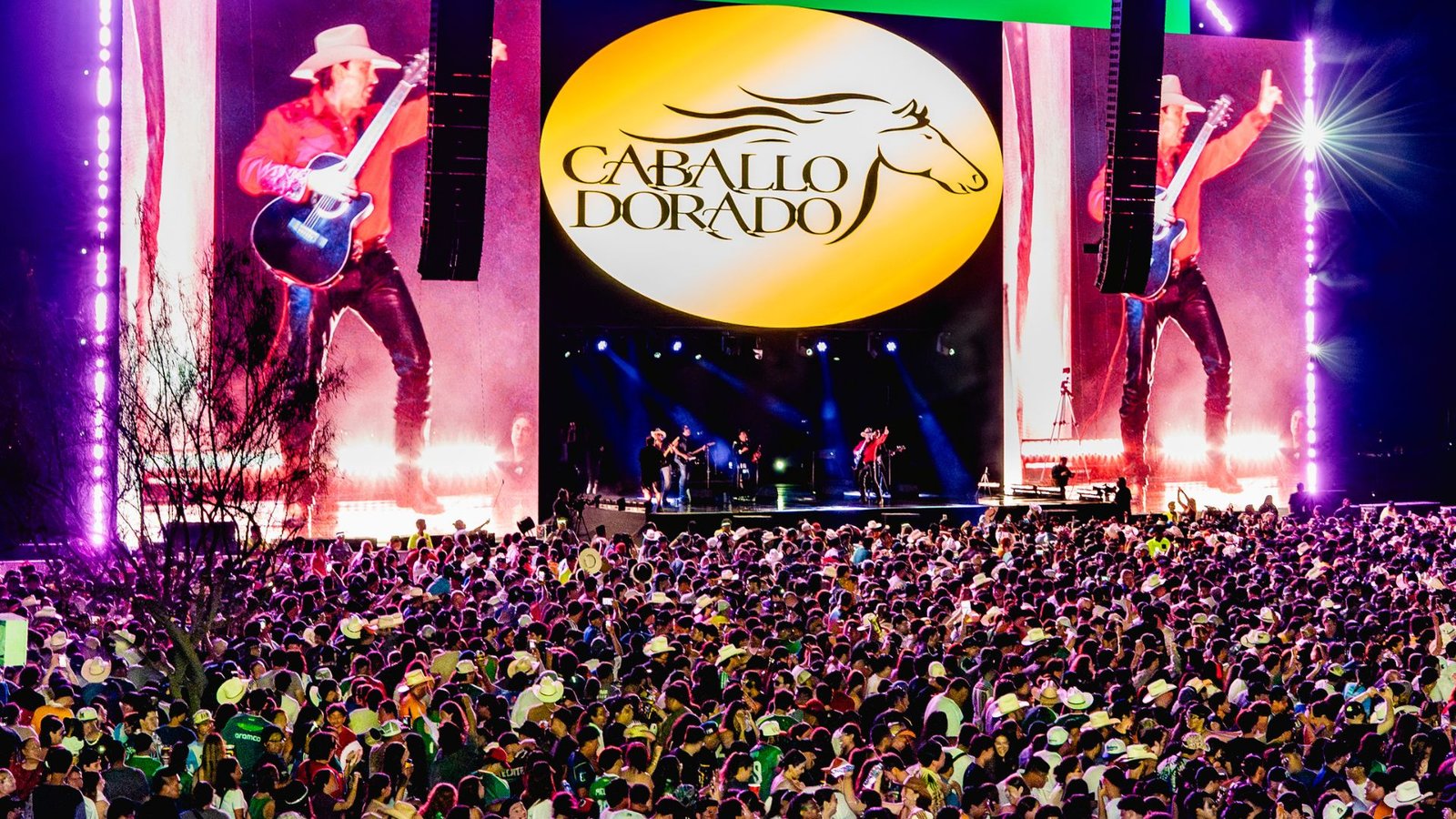 Enciende Caballo Dorado el Fan Fest con Payaso de Rodeo