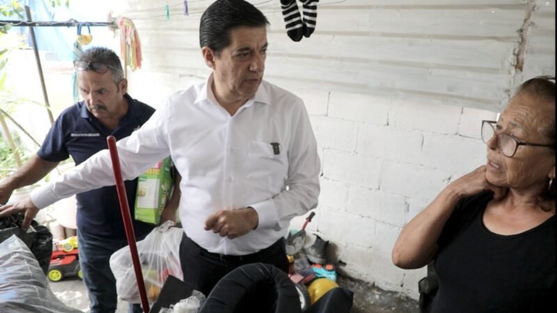 Entrega Escobedo apoyo a familia afectada por incendio