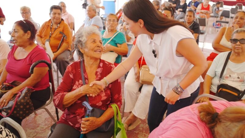Entrega DIF García aparatos de movilidad para adultos mayores