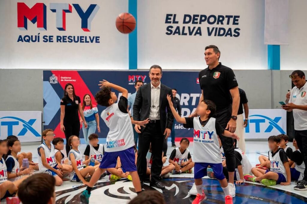 ex jugadores de la NBA inauguran Clínica de Basquetbol en Monterrey