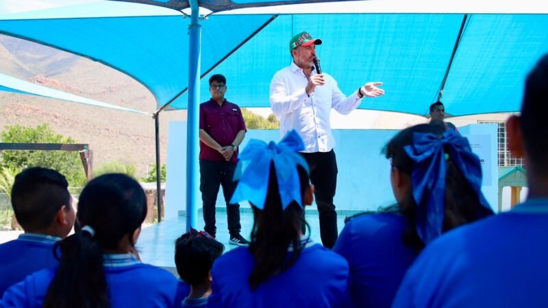 Dona Mario Soto su quincena para mejorar escuela en García