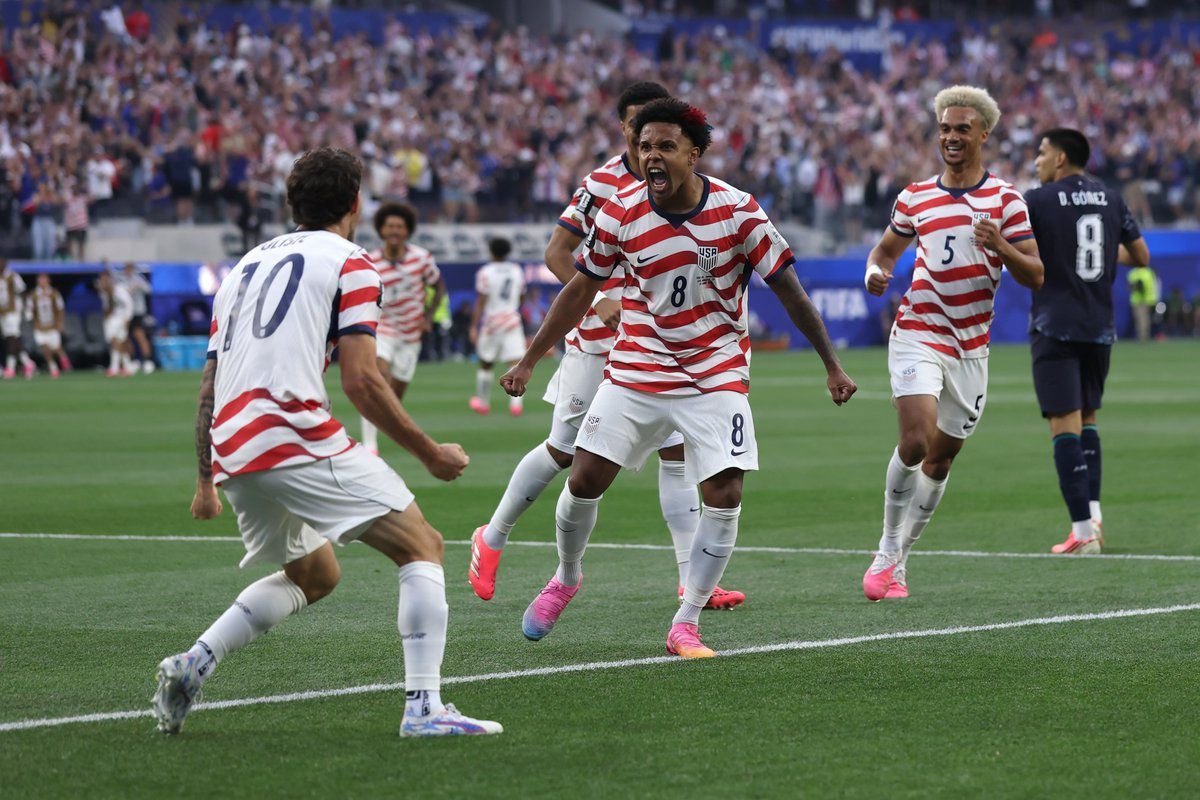 Destroza Estados Unidos a Paraguay en su debut