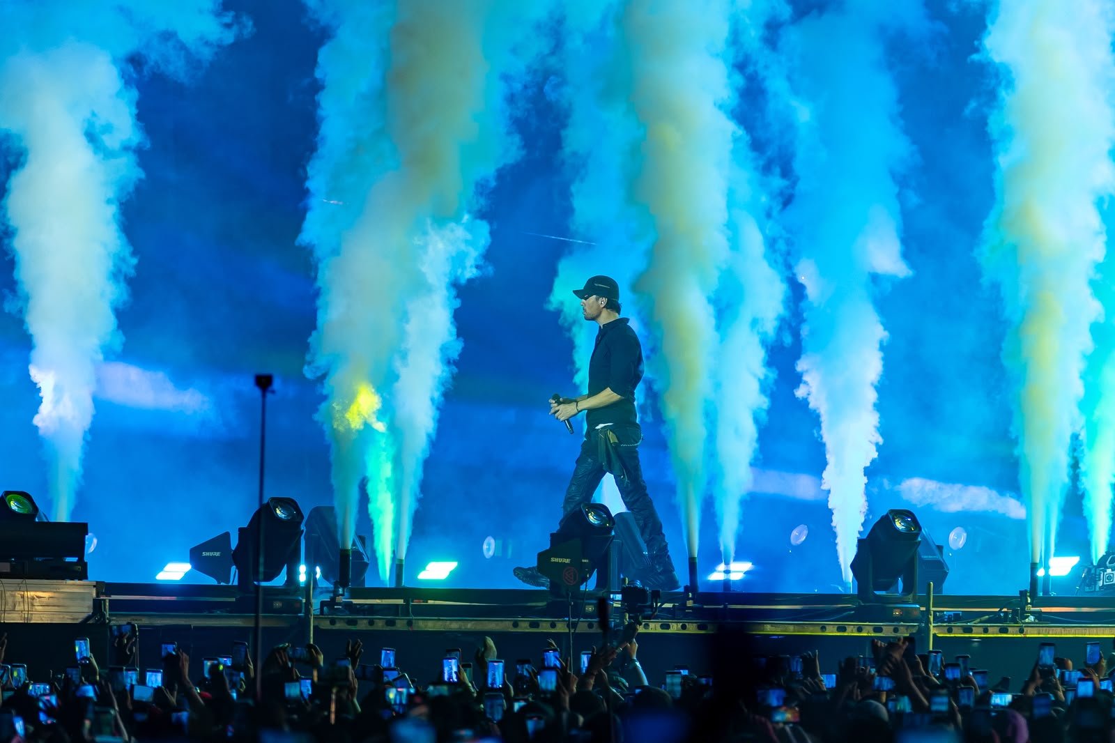 Enrique Iglesias reúne a 110 mil en Fundidora