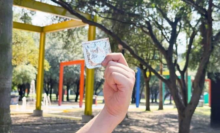 Distribuirá Salud 200 mil preservativos durante el Mundial