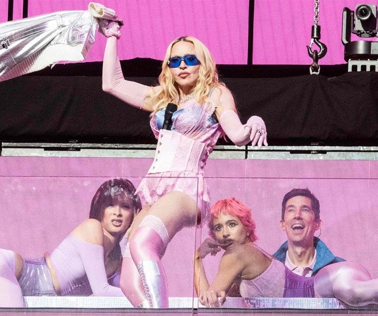 Sorprende Madonna con show en Times Square