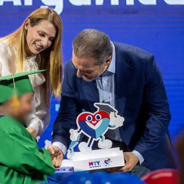 Se gradúan 41 niños de estancias del DIF Monterrey
