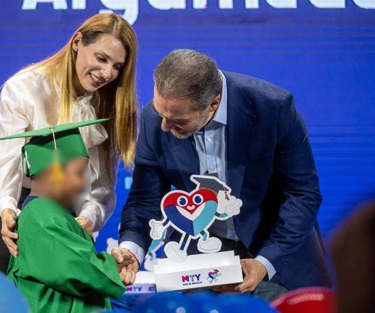 Se gradúan 41 niños de estancias del DIF Monterrey