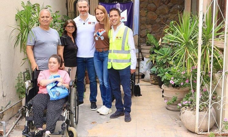 Supervisa Adrián de la Garza programa de rampas en Monterrey