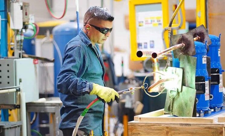 Aumenta Nuevo León 42.5% la generación de empleo formal