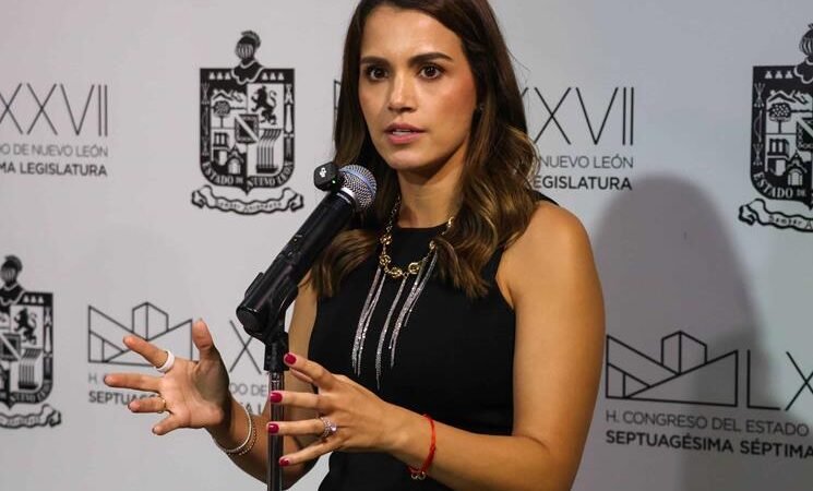 Cuestiona Lorena de la Garza amparos de Samuel García