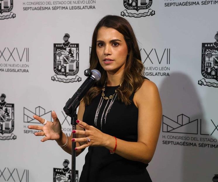 Cuestiona Lorena de la Garza amparos de Samuel García