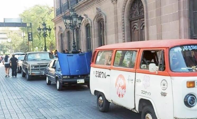 Realizan regios caravana contra posible cierre del Museo del Automóvil
