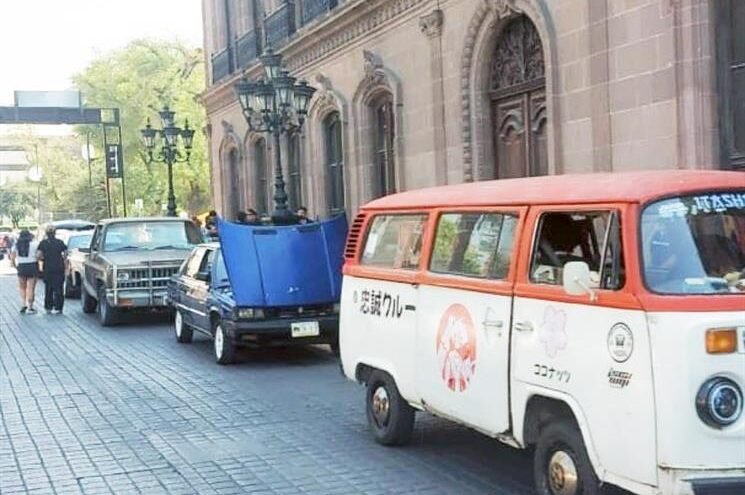 Realizan regios caravana contra posible cierre del Museo del Automóvil