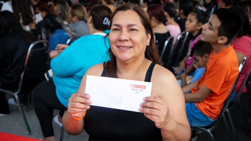 Reciben Mil 175 mujeres tarjeta con transporte gratis