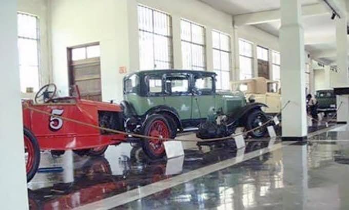 Ordena Samuel García retirar autos del Museo del Auto