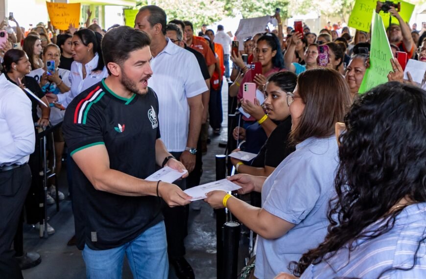 Inicia Samuel retarjeteo para transporte gratuito a mujeres