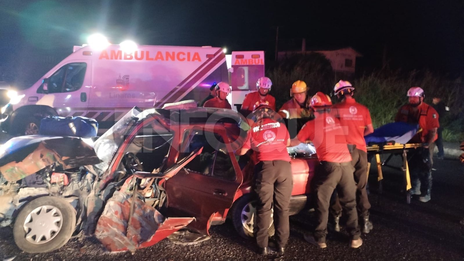 Conductor queda prensado tras choque en Linares