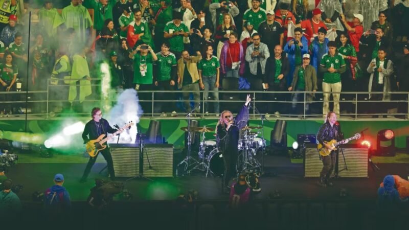 Maná canta “El rey” en México vs Inglaterra