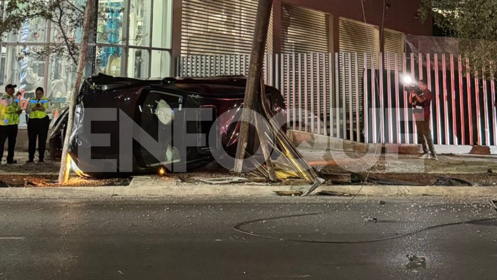 Volcadura causa cierre en Garza Sada