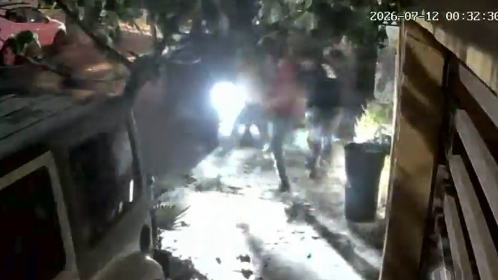 Investigan a joven que intentó arrollar a exnovia y amigos en Monterrey