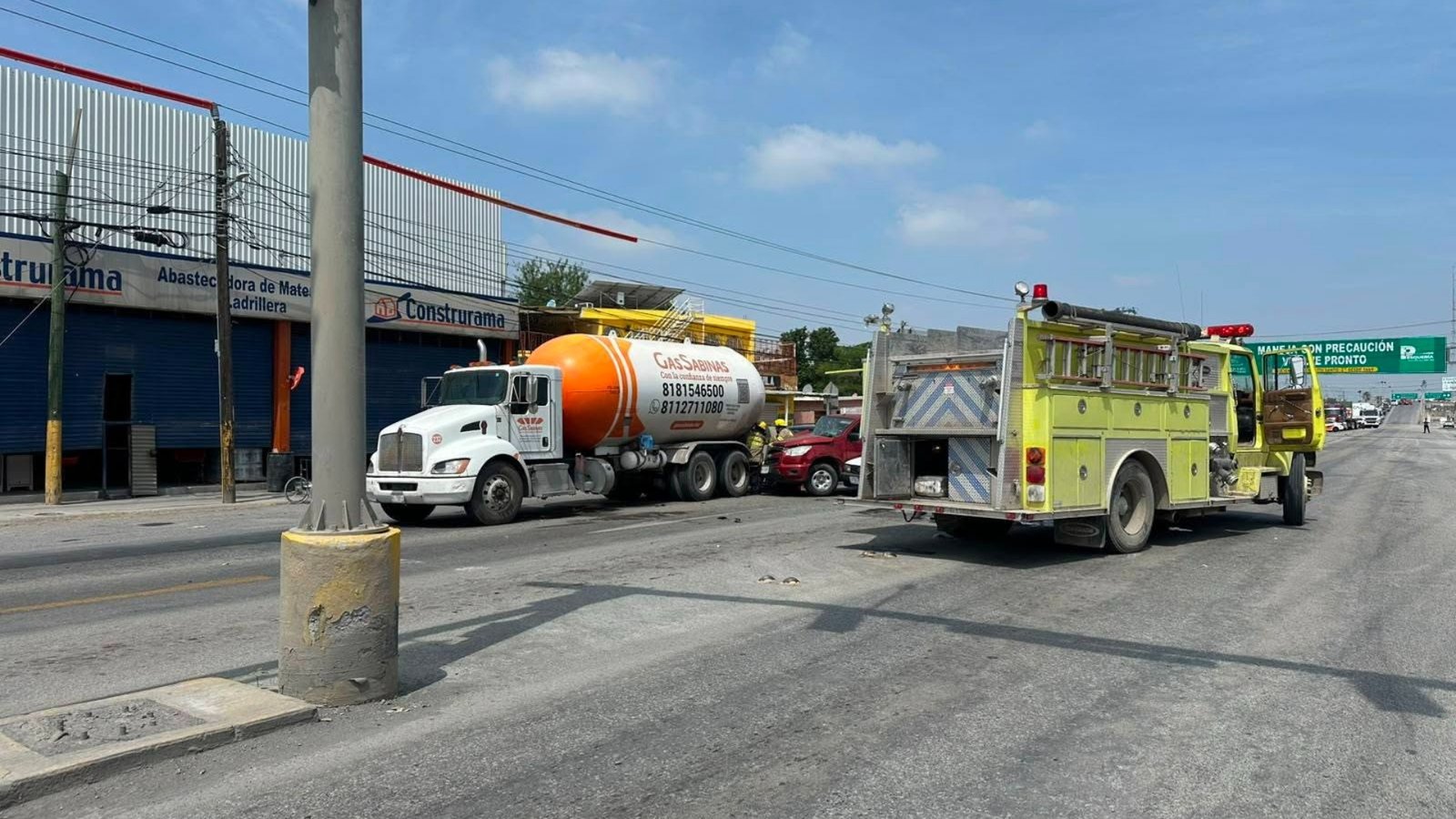 Carambola provoca fuga en pipa de gas LP en Pesquería