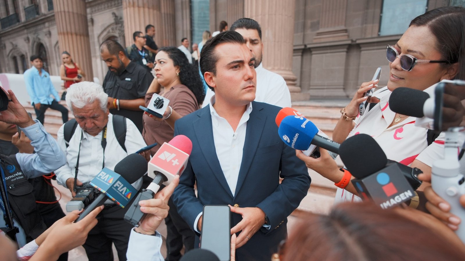 Manuel Guerra lleva crisis de agua en García ante CONAGUA