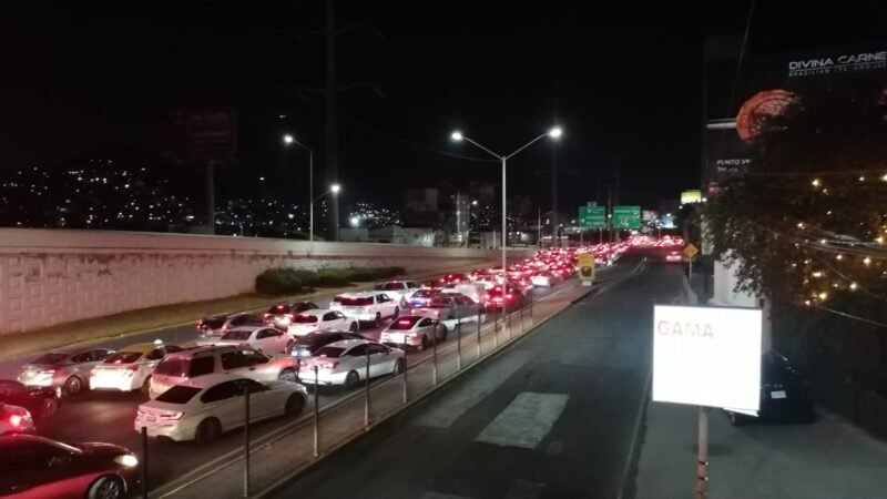 Bloquean Lázaro Cárdenas tras permanecer cuatro días sin energía eléctrica
