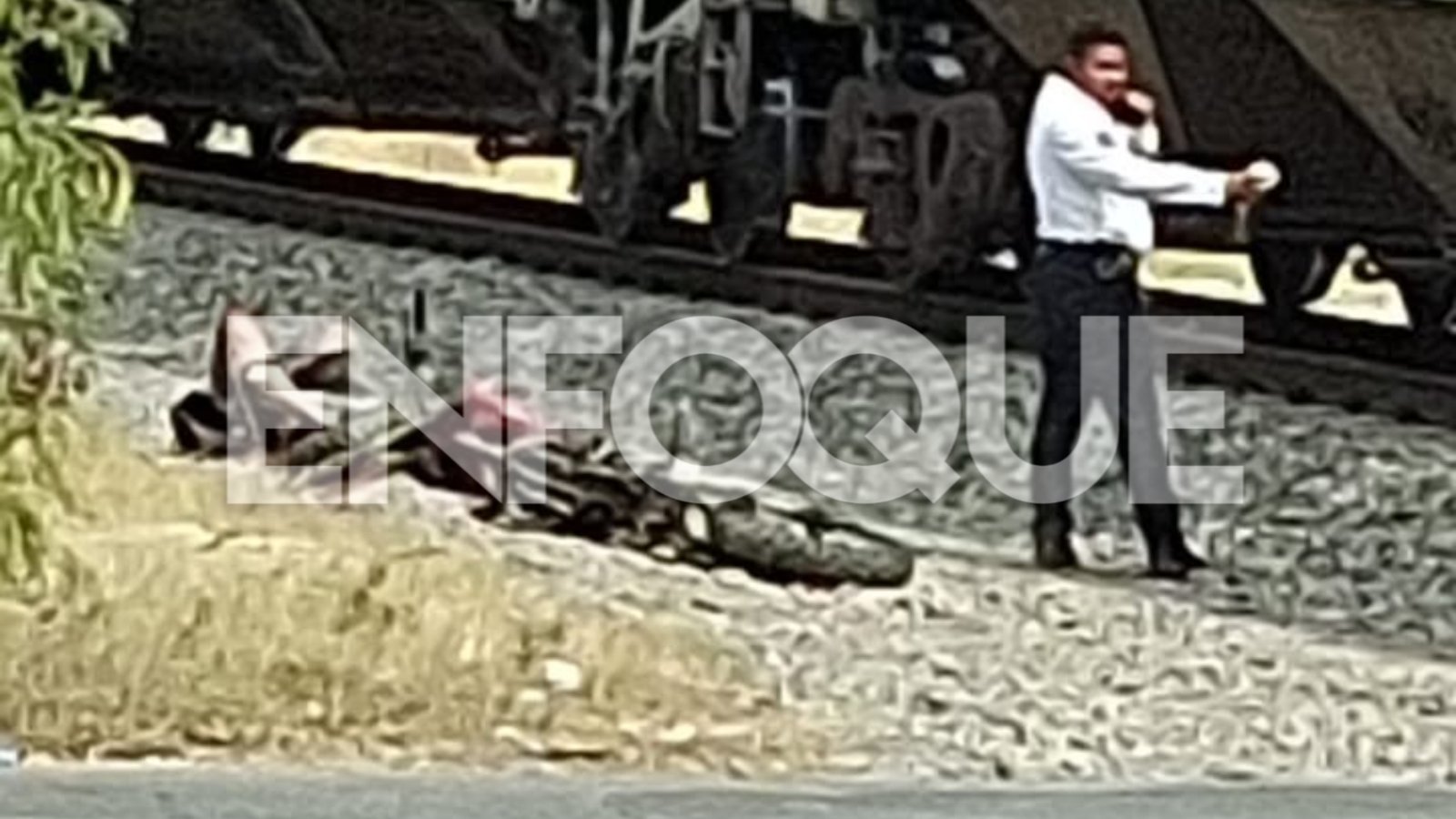 Tren proyecta a motociclista en Santa Catarina