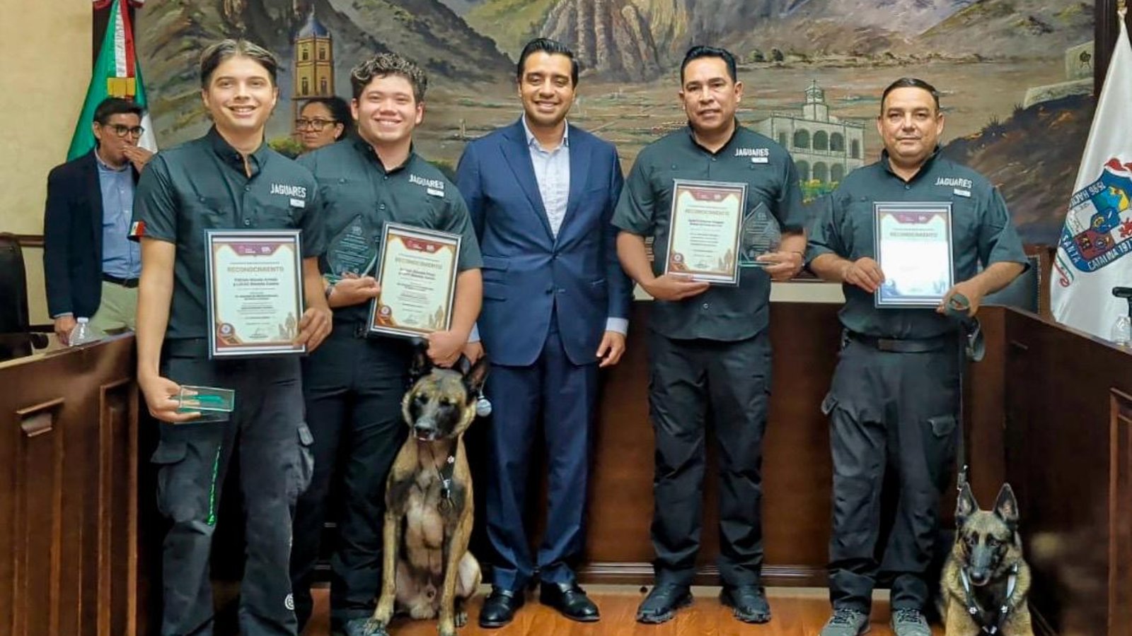 Reconocen a rescatistas K9 de Jaguares tras misión en Venezuela