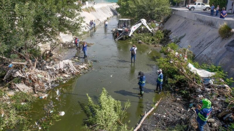 Retiran mil 850 toneladas del canal Aztlán