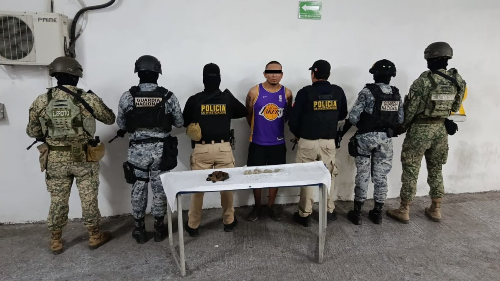 Detienen a hombre con presunta droga tras persecución en Santa Catarina