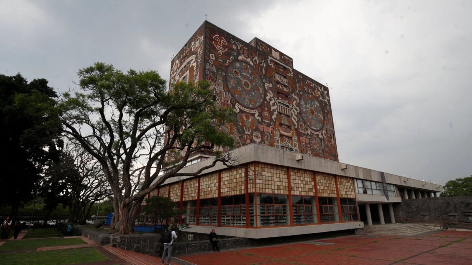 Pide Sheinbaum a la UNAM resolver polémica de examen de ingreso