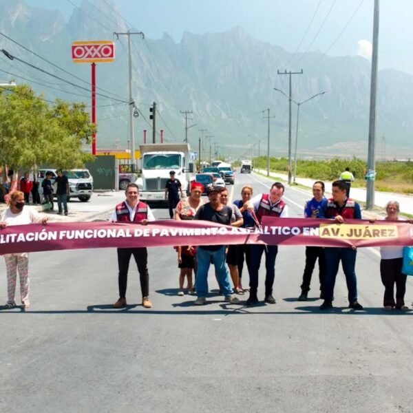 Rehabilita García la avenida Juárez con el Tren de Pavimentación