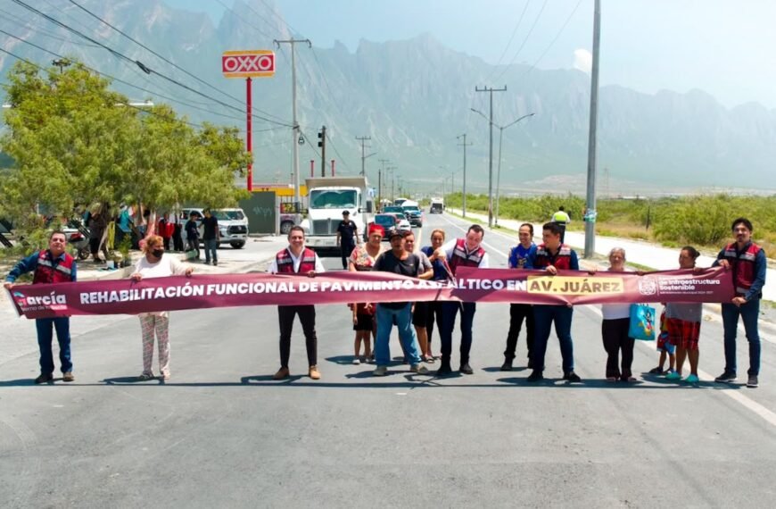 Rehabilita García la avenida Juárez con el Tren de Pavimentación