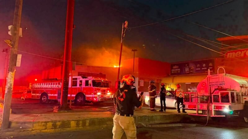 Incendio en supermercado provoca evacuación en Monterrey