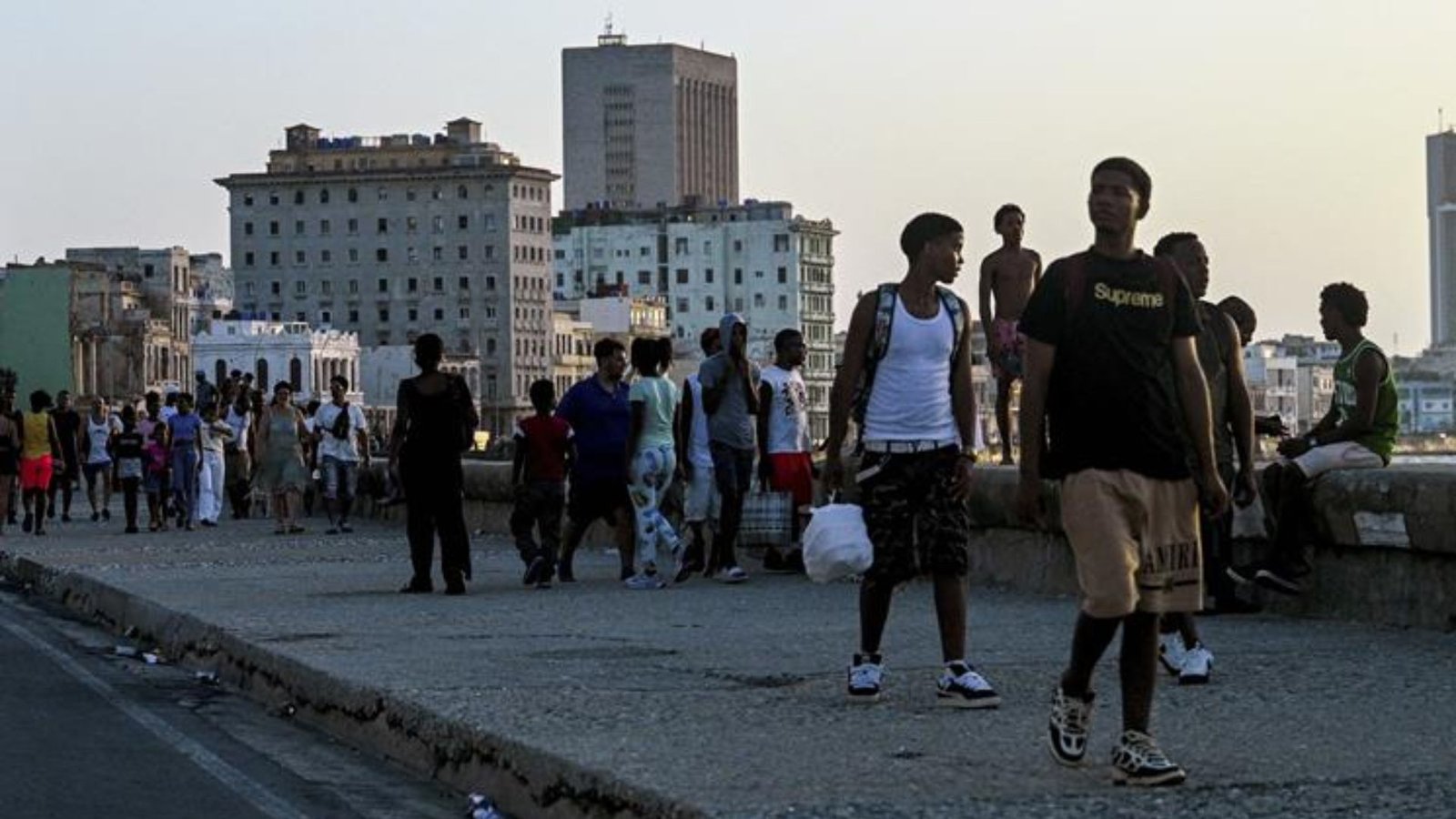 Cuba restablece la electricidad tras tercer apagón nacional