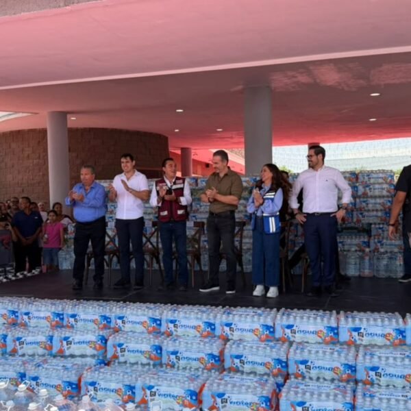 Recibe García donativos de agua de alcaldes metropolitanos