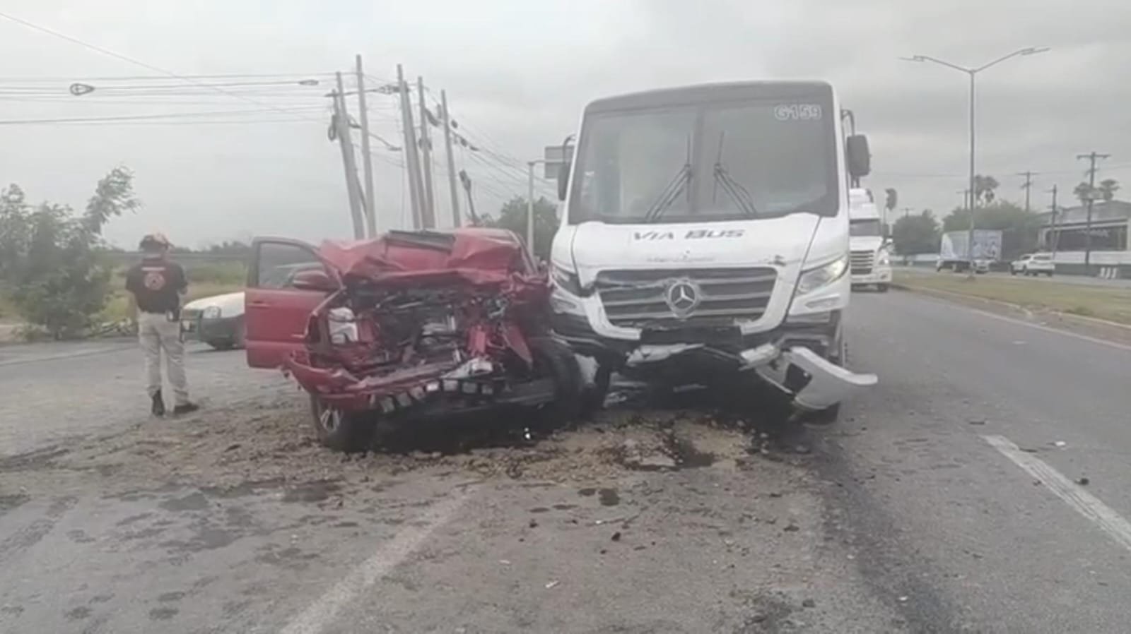 Choque causa caos vial en Carretera a Laredo