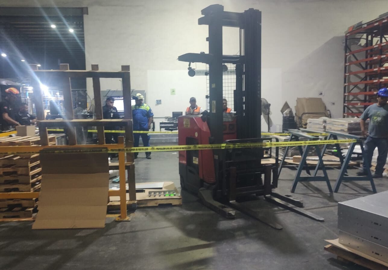 Deja accidente con montacargas trabajador herido en San Nicolás