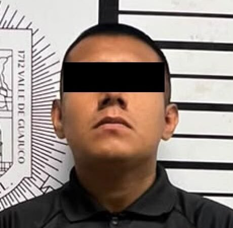 Detiene policía de Santiago a un hombre que defraudaba con renta de quintas