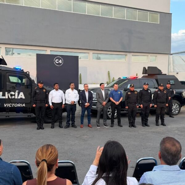 Presenta Salinas Victoria vehículo táctico blindado