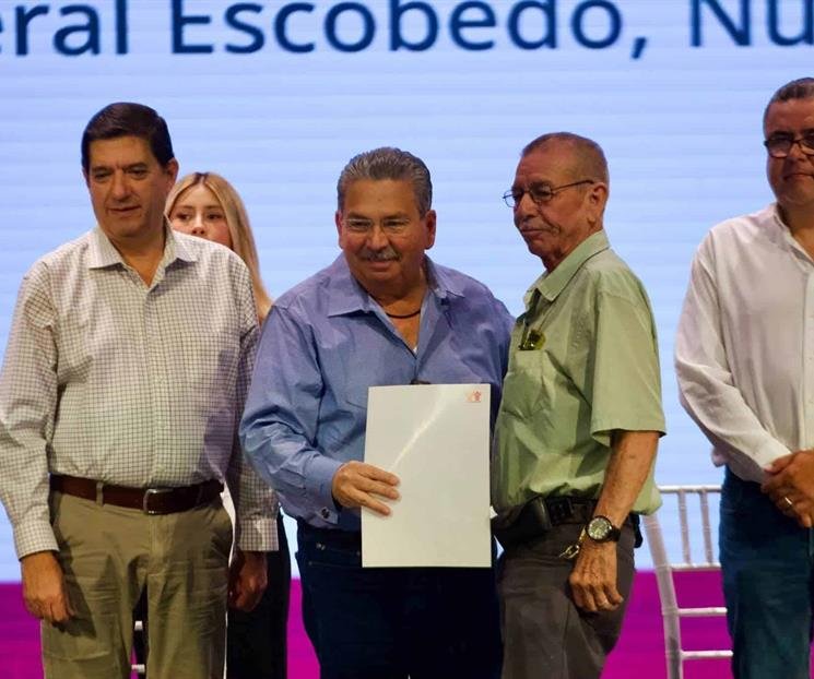Entrega Escobedo escrituras libres de gravamen