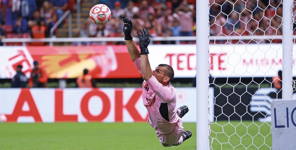 Nombran a Nahuel Guzmán como “Mejor Portero” de la Liga MX