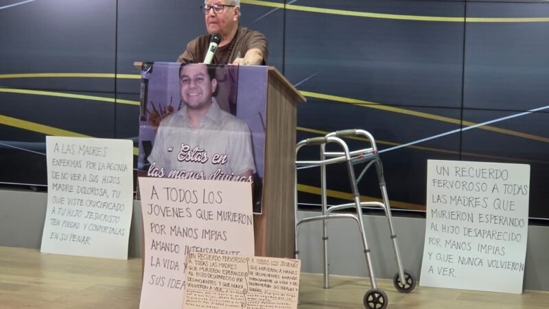 Ofrece Físcalía disculpa pública a padres de Ernesto Vidal
