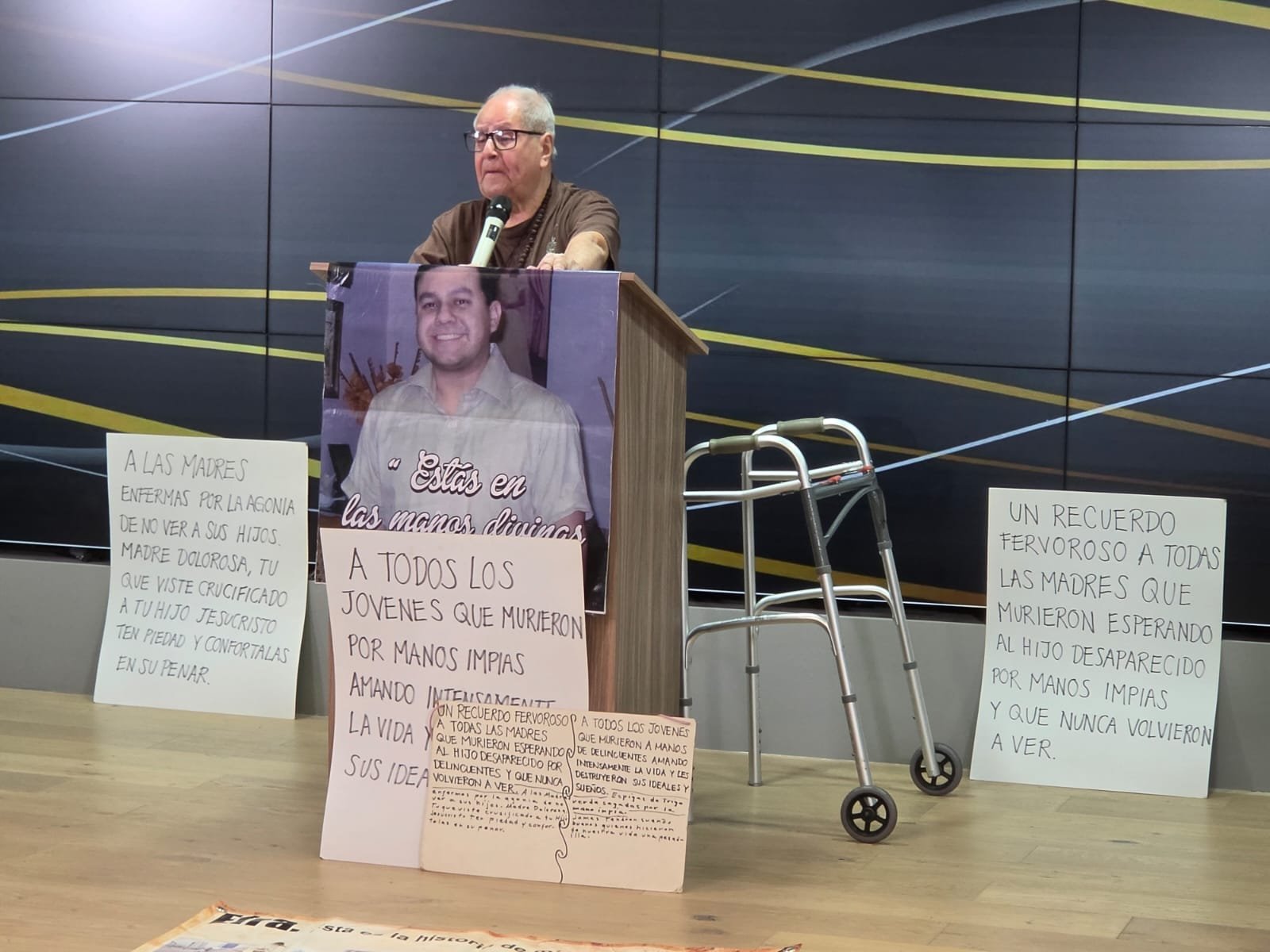 Ofrece Físcalía disculpa pública a padres de Ernesto Vidal