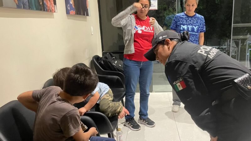Rescatan a dos niños abandonados en Monterrey